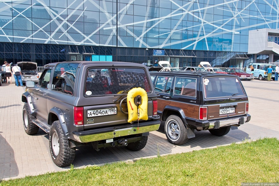 Russian Ford Bronco II Rear View