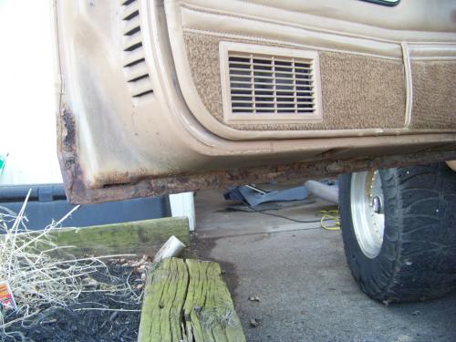 Here's a look at the rust on the drivers door