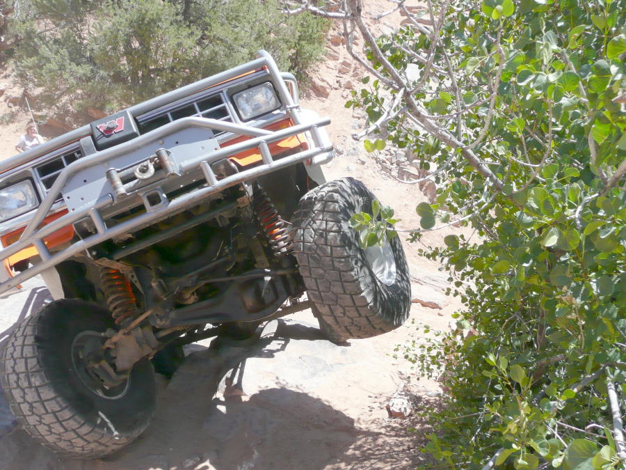 View of the Superlift Superrunner steering on a Ford Bronco II