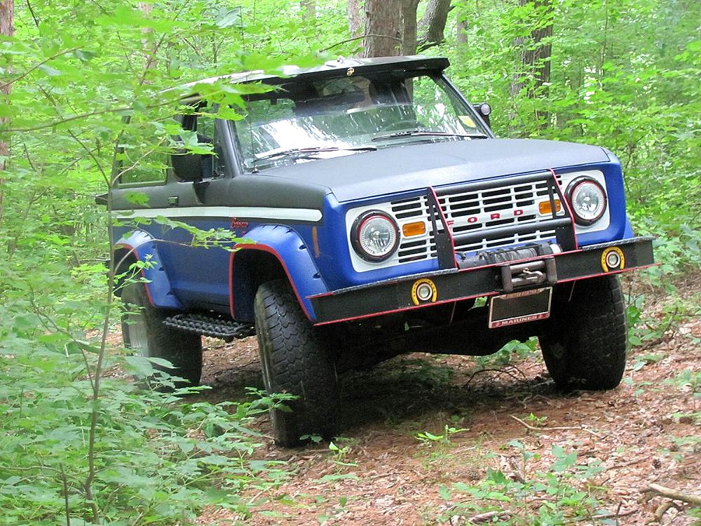 Ford Bronco II built to look like an early Bronco