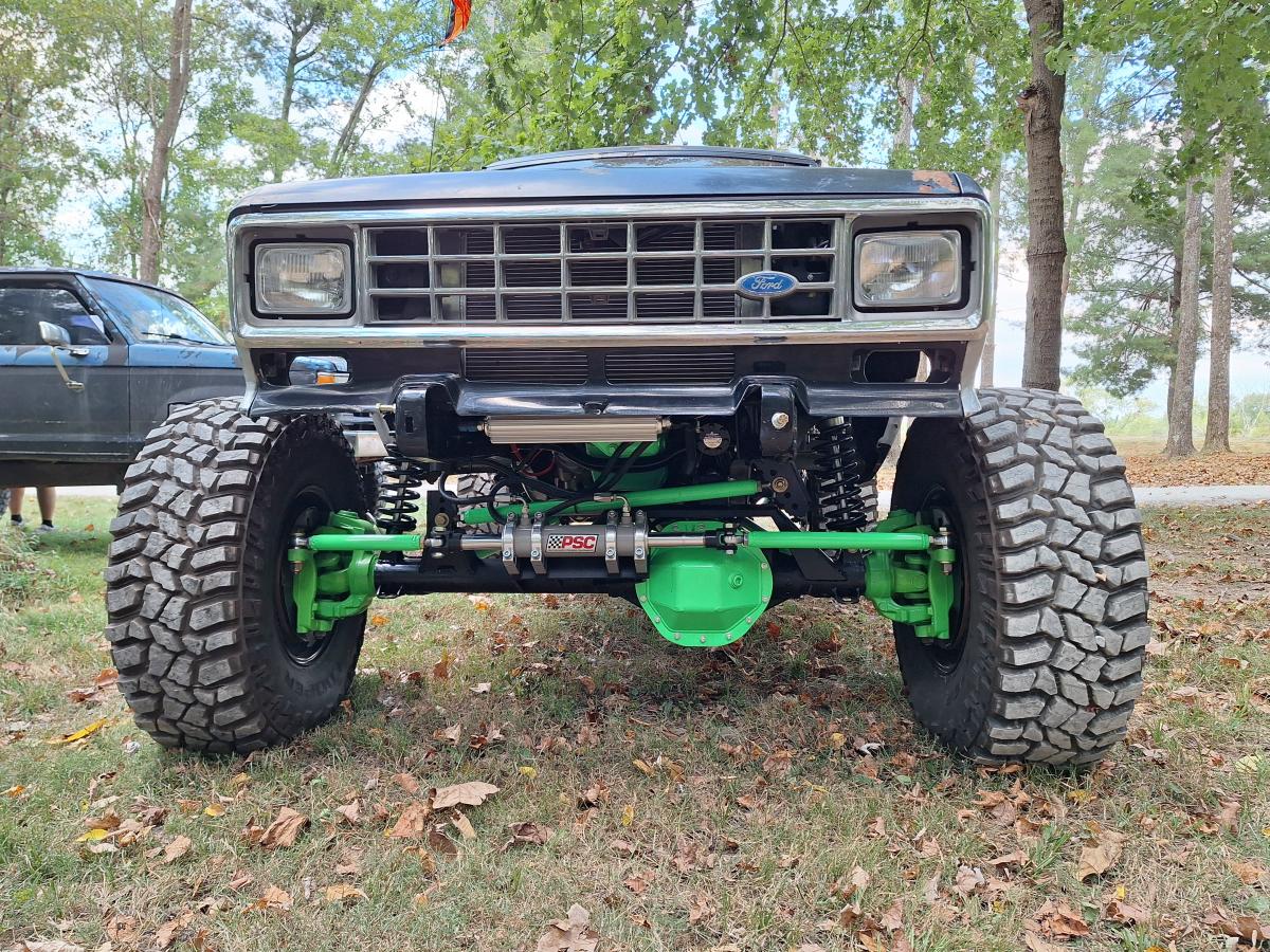 Dodge 9.25-inch front axle and PSC steering ram on a Ford Bronco II