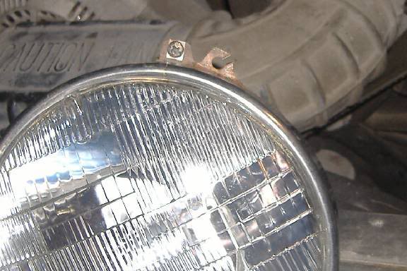 Round headlight mount