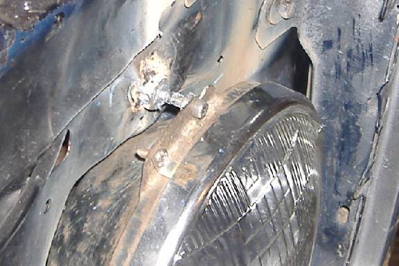 Headlight adjusting screw
