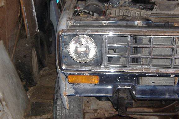 Round headlight without filler panel