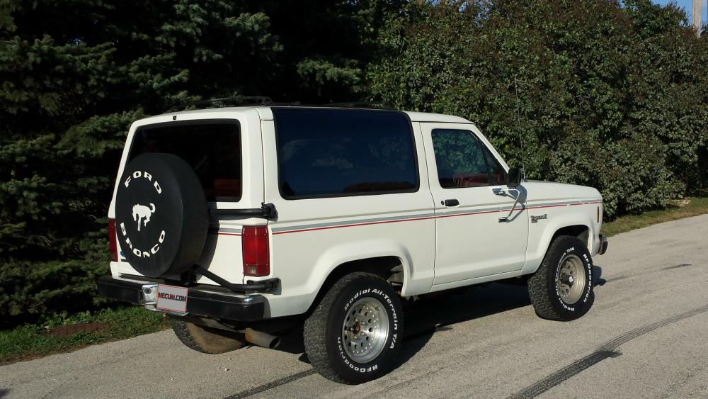 White Ford Bronco II Turbo - Right Rear