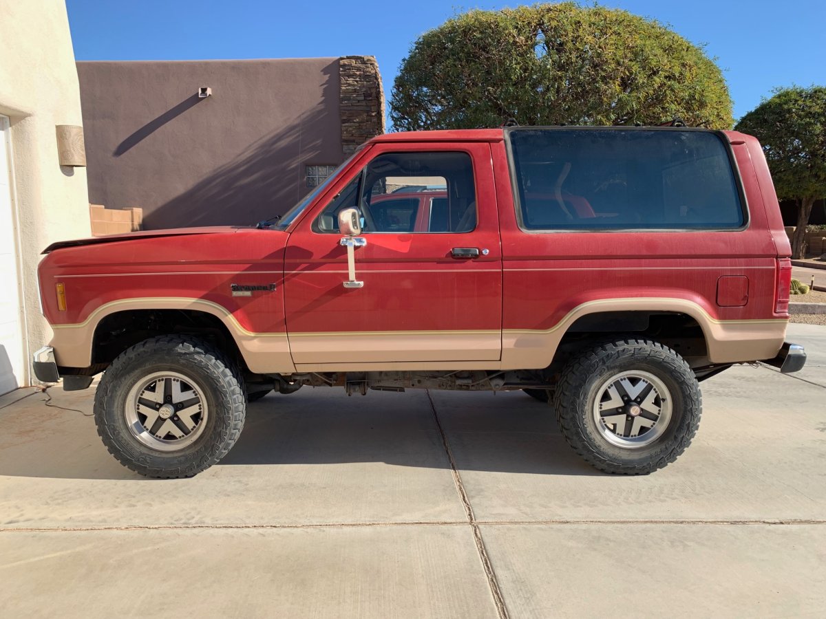 Peter Griffin 1988 Ford Bronco II