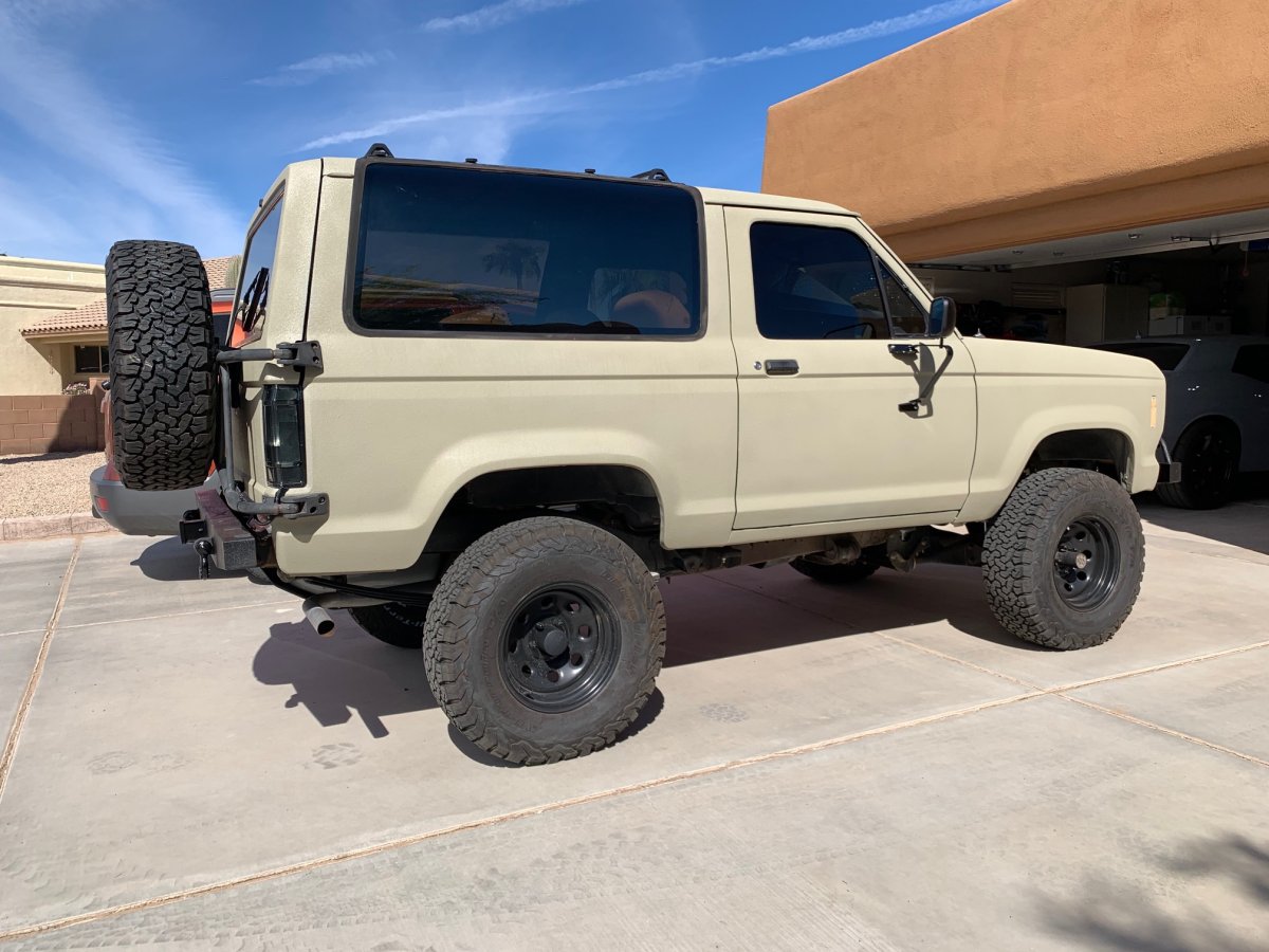 Peter Griffin 1988 Ford Bronco II passenger side