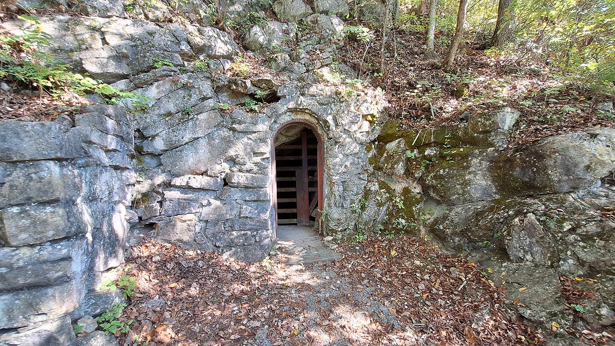 Cudjo's Cave upper entrance