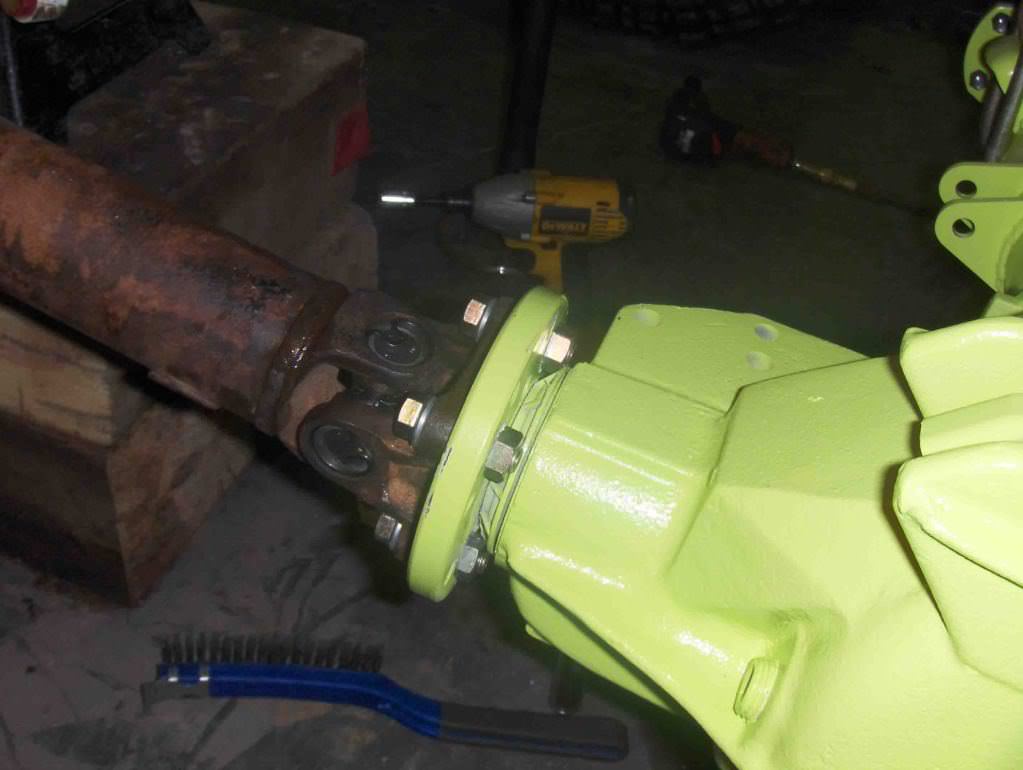 Yoke bolted to flange